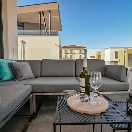 Two Bedroom Blue Sea Appartement *