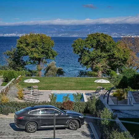 Two Bedroom Blue Sea *