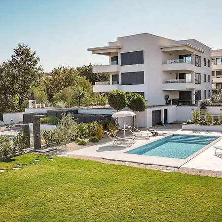 Two Bedroom Blue Sea Appartement *