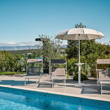 Two Bedroom Blue Sea *