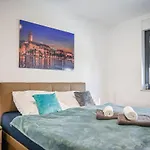 Two Bedroom Blue Sea דירה *