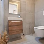 Two Bedroom Blue Sea * מאלינסקה